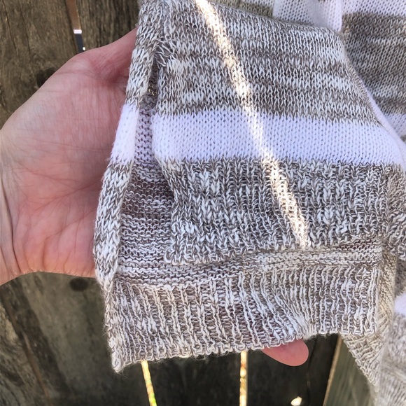 Tan and white Sweater - Picture 4 of 4